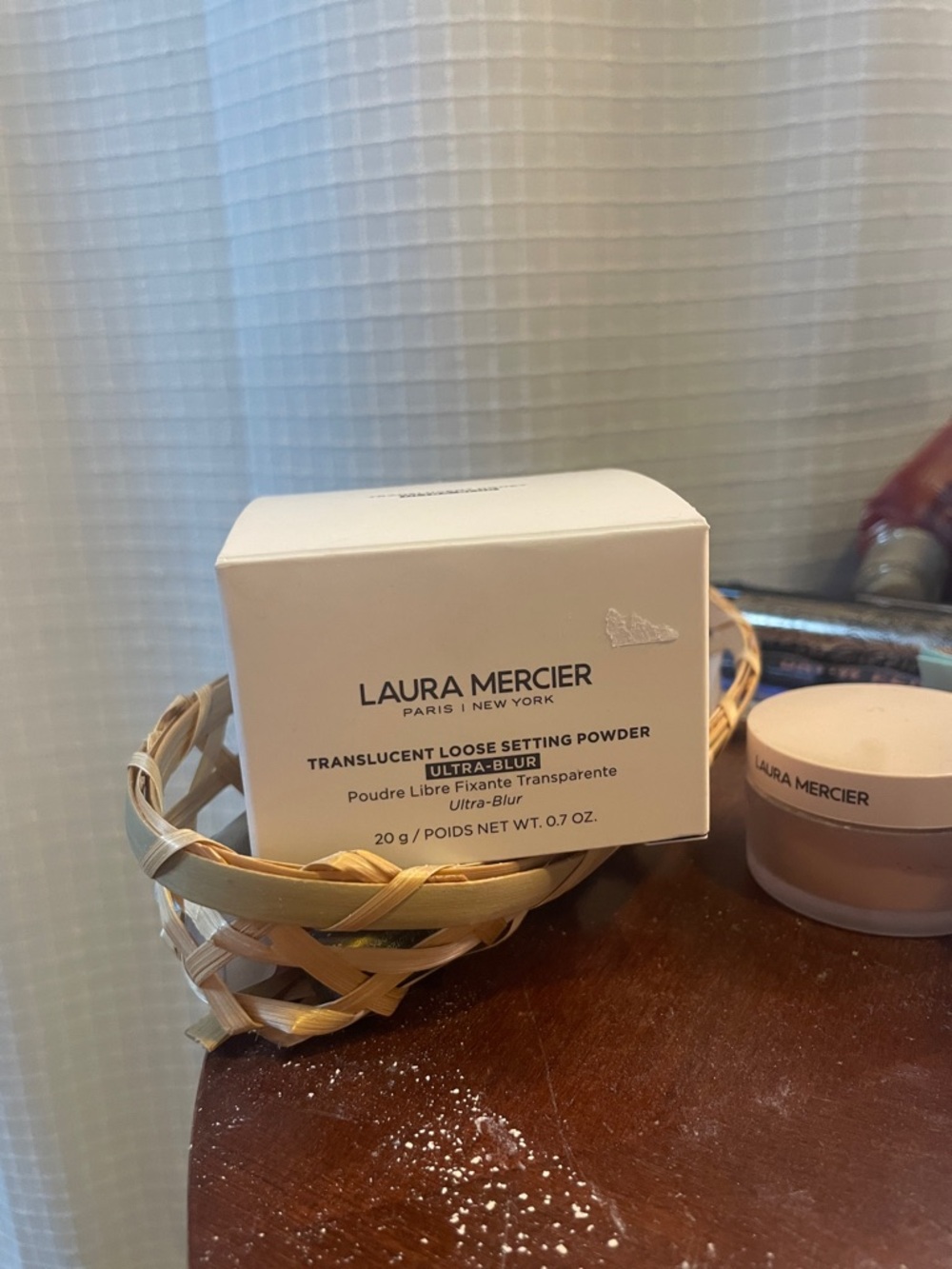laura mercier Translucent Loose Setting Powder in Nude-Beige